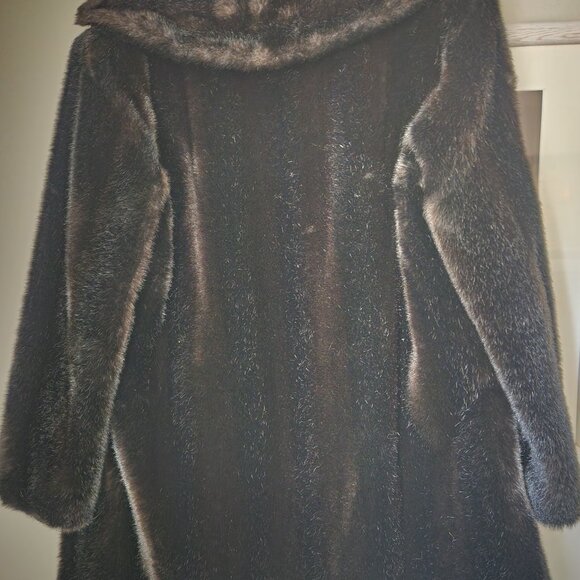 1960's Vintage Mincara Faux Fur Coat - Styled by Russel Taylor (Mint Condition) - Picture 6 of 6